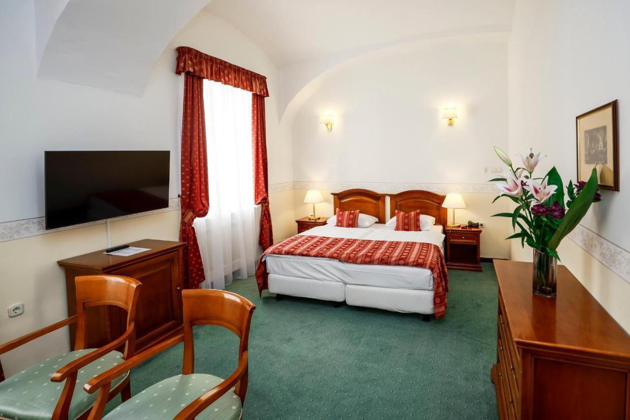 Szidonia Castle Hotel Rojtokmuzsaj ภายนอก รูปภาพ