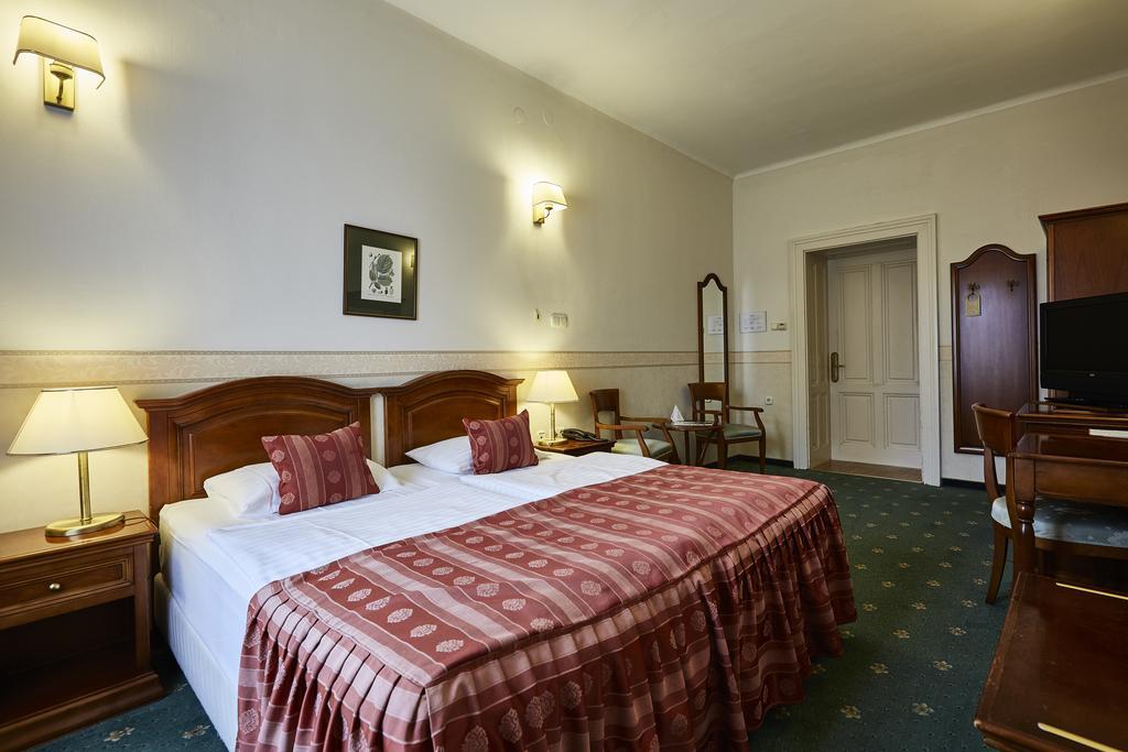 Szidonia Castle Hotel Rojtokmuzsaj ภายนอก รูปภาพ