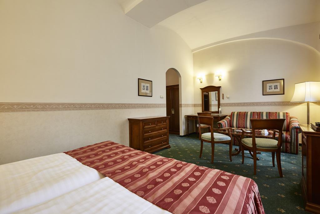 Szidonia Castle Hotel Rojtokmuzsaj ภายนอก รูปภาพ